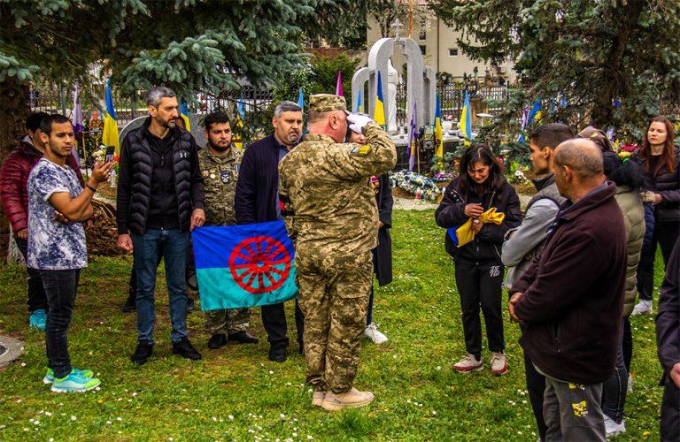 In Uzhhorod, Ukraine on 17 April 2023, final respects were paid to the late officer and soldier Mr. Andrii Salko who, like many other Romani Ukrainians, defended Ukraine from Russian occupation. (PHOTO: Facebook profile of Myroslav Horvat)