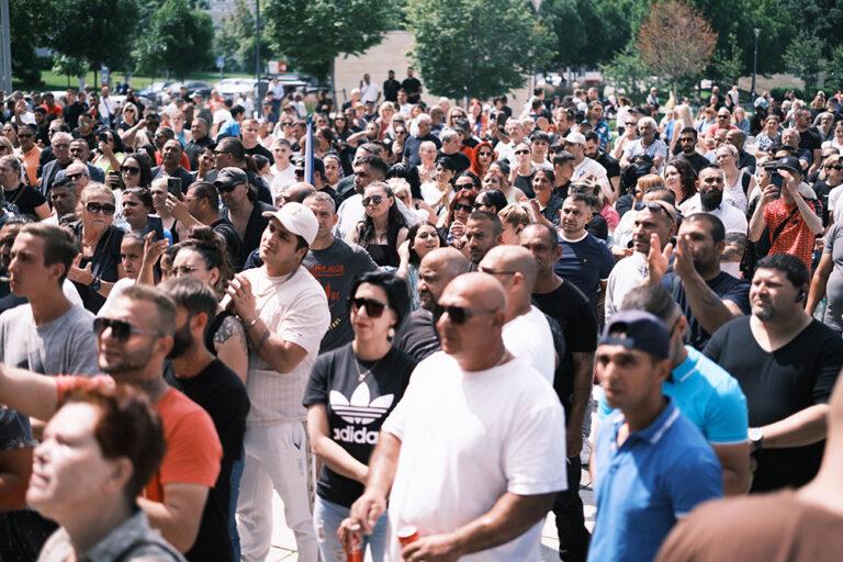 About 1,000 people, mostly Roma, gathered on 17 June 2023 for an informal commemoration at the Janáček Theatre in Brno (PHOTO: Michaela Sošková)