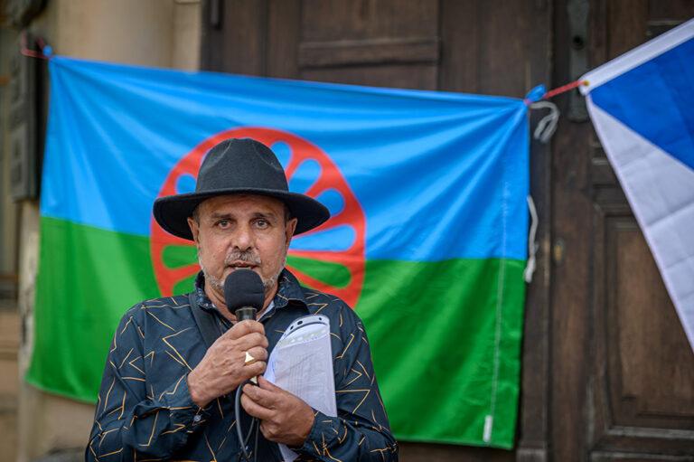 Emil Voráč na demonstraci před Úřadem vlády, 13. 7. 2023 (FOTO: Petr Zewlakk Vrabec)