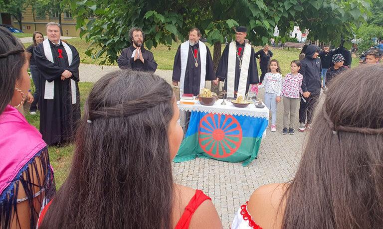 Bohoslužba na pražském Žižkově u příležitosti Památného dne romského holokaustu, 1. srpna 2023 (FOTO: Zdeněk Ryšavý)