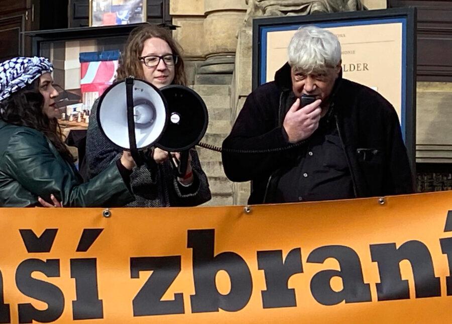 Jozef Miker na demonstraci proti rasismu a fašismu, kterou uspořádala Iniciativa Společně proti rasismu a fašismu, 16. března 2024, Praha (FOTO: Richard Samko)