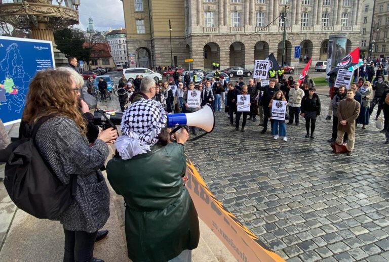 Demonstrace proti rasismu a fašismu, kterou uspořádala Iniciativa Společně proti rasismu a fašismu, 16. března 2024, Praha (FOTO: Richard Samko)