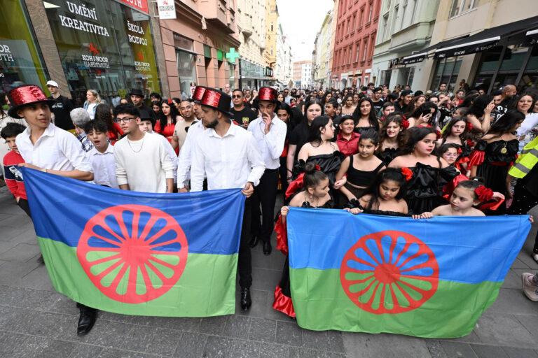 Průvod romské hrdosti při příležitosti oslav Mezinárodního dne Romů, 8. dubna 2024, Brno. (FOTO: ČTK / Šálek Václav)
