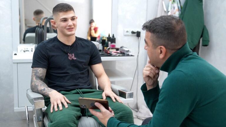 Jan Habijanič, mistr Evropy v MMA do 18 let, během rozhovoru pro ROMEA TV (FOTO: Lukáš Cirok)
