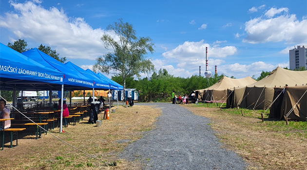 Uprchlický tábor v české metropoli se nyní uzavírá a zbývající uprchlíci z Ukrajiny budou dnes odpoledne přesunuti do jiného tábora.